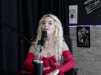 Se preparou para fazer o fisting, n&atilde;o sente tes&atilde;o na buceta, realiza fetiches vomitando no pau e quer transar com 25 homens gozando em sua cara - Kyra Sex (SHEER/RED)