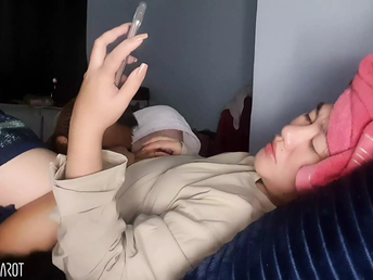 This is the proper way of eating honeypot. You will be choky.