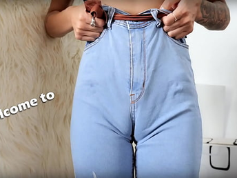 What an Amazing Ax Cameltoe in Taut Jeans and Perfect Ass! Longue Tongue! Superb Stunner