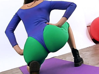 PERFECT ASS Honey and Mind-blowing CAMELTOE In Taut 80's Spandex!