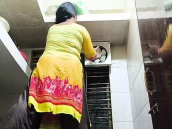 Desi aunty gets her cock-squeezing labia banged after cleaning the guest room