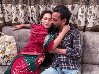 Zoya Rathore joins in for a corrupt orgy be advisable for pleasure at his friend's mansion