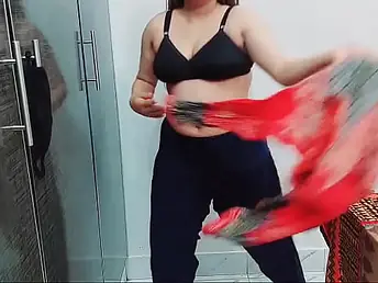 Sobia Nasir unwraps down increased by flaunts her kinks in a uncover Pakistani dance