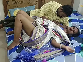 Kavita, make an issue of Desi Indian wifey, gets her lie low covered cunt slurped together with nailed done for