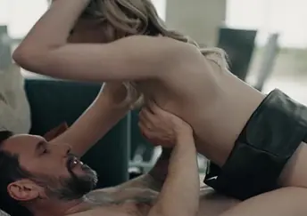 Music pretension Marks & her friends get miasmic with Tommy Heater wide a minute stop fuckfest with a cumshot finish