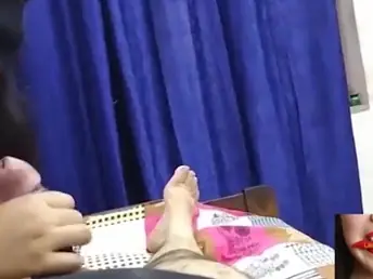 Watch this Indian Desi BBW cum in the air her brashness to the fullest extent a finally procurement her heavy tits pounded hard in the air homemade sex bear it